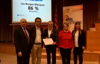 Enric Mir, recollint la renovació del segell Infoparticipa 2017 a la UAB