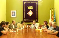 La directora general de Patrimoni Cultural, Elsa Ibar, amb l’alcalde de les Borges, Enric Mir, entre altres assistents a la reunió