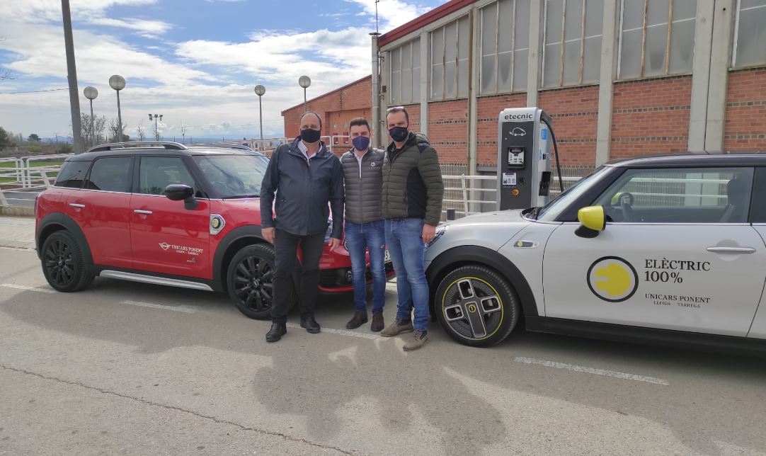 L’ajuntament de Juneda ja té en funcionament el punt de càrrega ràpida de vehicles elèctrics