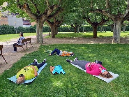 L’AECC Lleida posa en marxa una activitat grupal de ioga a l’aire lliure per a pacients oncològics de les Borges i comarca