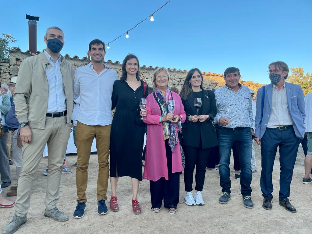 La Vinya dels Artistes de la Pobla de Cérvoles inaugura l’obra “Món” d’Antoni Llena, la tretzena del recinte