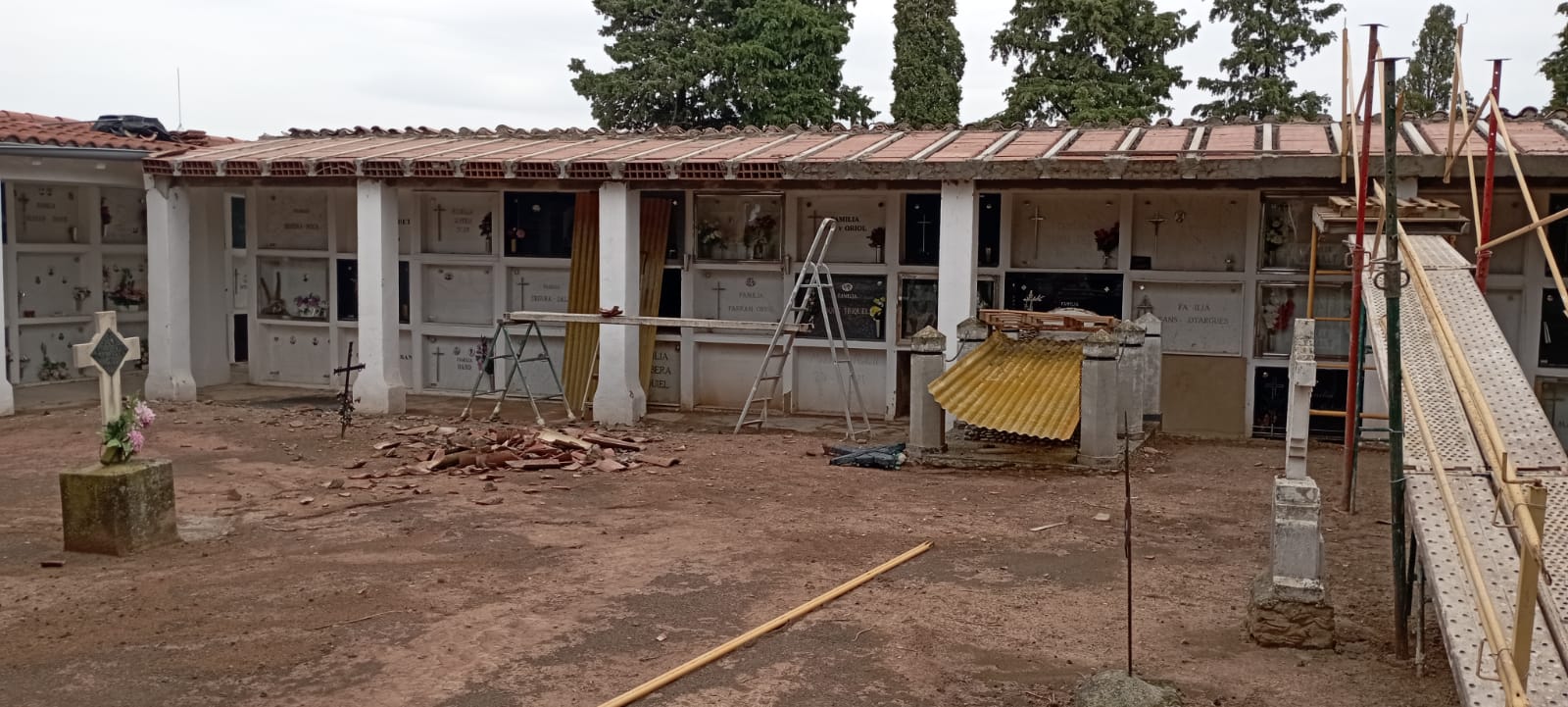 L’Ajuntament de Castelldans realitza arranjaments al cementiri municipal de cara a Tot Sants L’Ajuntament de Castelldans realitza arranjaments al cementiri municipal de cara a Tot Sants