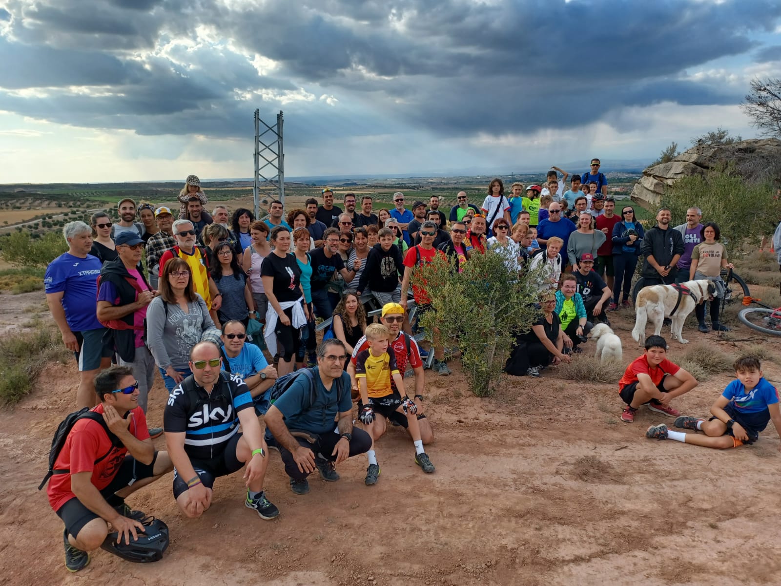Entitats de les Garrigues denuncien l’afectació del pas d’una línia elèctrica al jaciment de les Roques Guàrdies